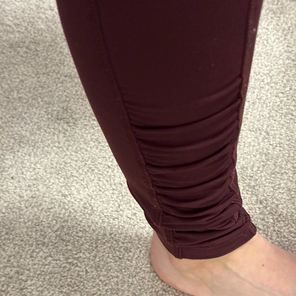 Lululemon Maroon Leggings with Ruched Bottom Size 4 - Picture 4 of 4